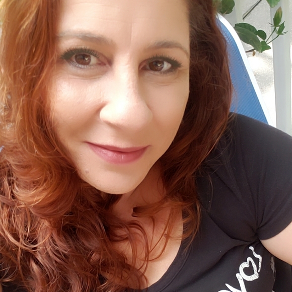 Meet your Posher, Katie - Picture 2 of 2